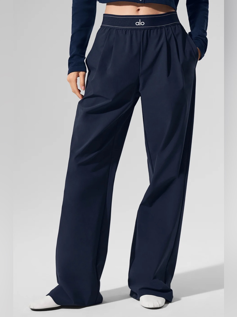 Alo Suit Up Wide LegTrouser Navy Blue
Small